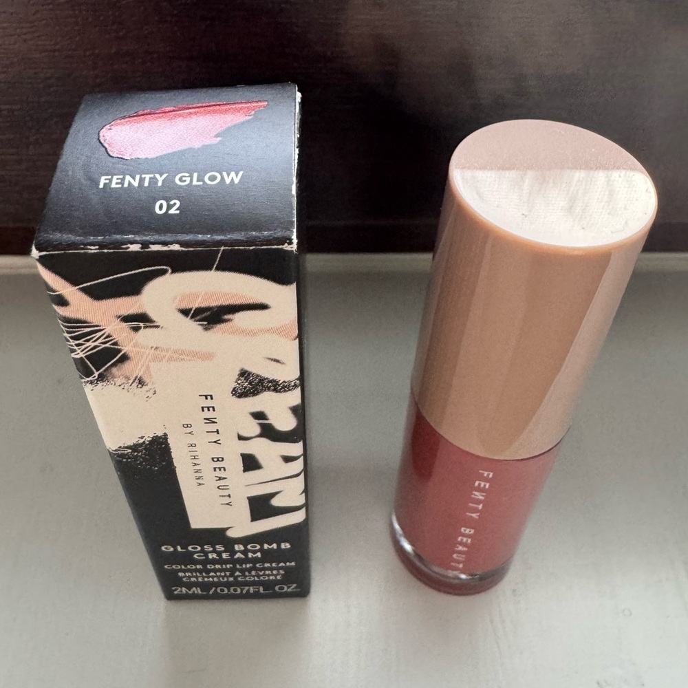 BNIB "FENTY GLOW" GLOSS BOMB CREAM 02